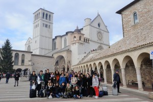Foto pellegrinaggio ad Assisi dei gruppi adolescenti del decanato Città Studi